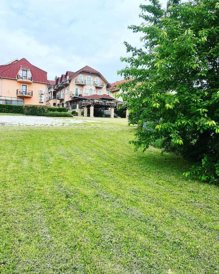 Fonix Wellness *** 1 A Epulet Bed & Breakfast Heviz Exterior photo